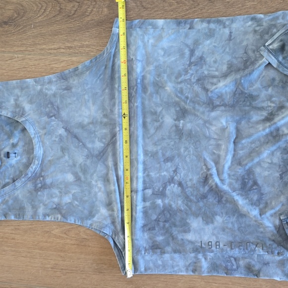 Lululemon Men's License to Train Tank - Picture 7 of 7